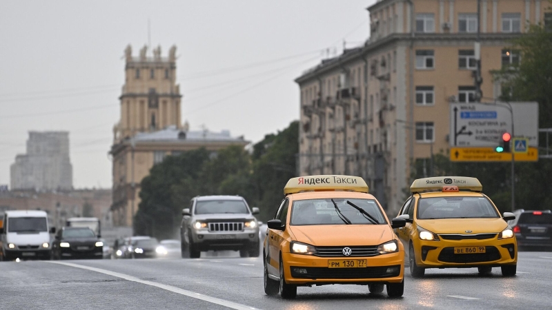 "Яндекс.Такси" в Москве посоветовал пересесть на общественный транспорт