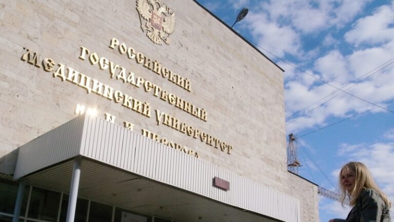 Мишустин поручил увеличить число бюджетных мест в медицинских вузах