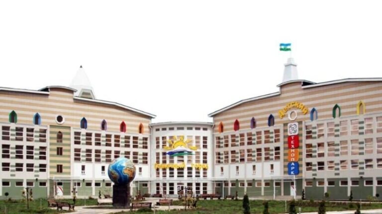 Шойгу посетил Республиканскую гимназию и академию творчества в Нальчике