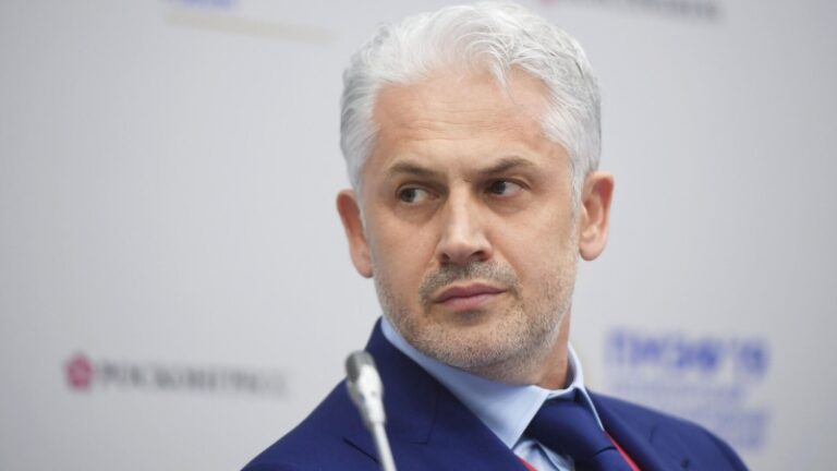 Экс-премьер Чечни предложил исключить из школьных учебников теорию Дарвина