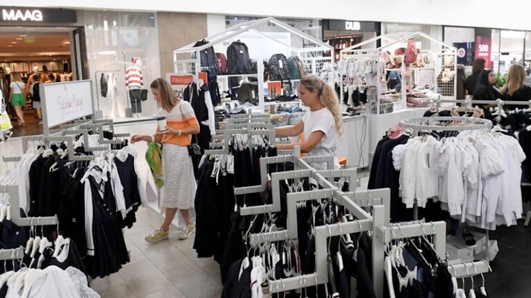 Минпросвещения оценило идею единых требований к школьной форме