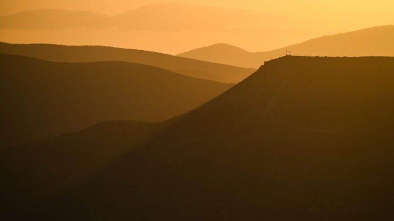 В горах в Крыму спасли группу подростков