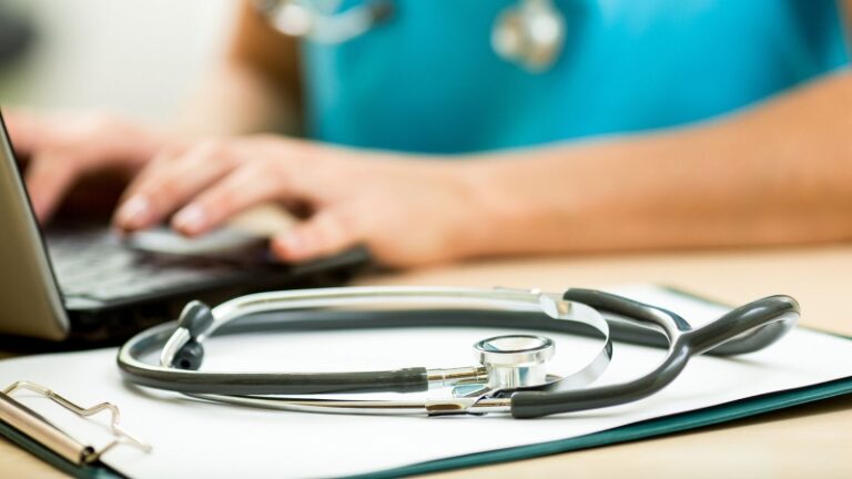 В Минздраве заявили о нехватке кадров в центрах амбулаторной онкопомощи