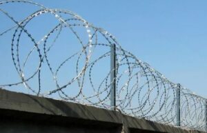 Колючая проволока: надёжное средство для защиты территории