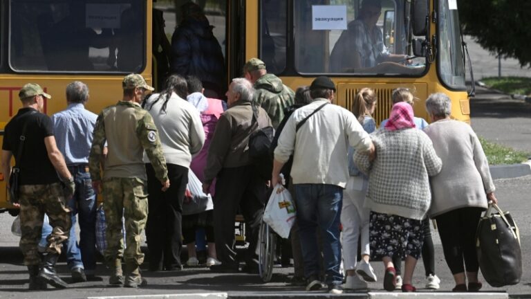 Правительство уточнило порядок трудоустройства для эвакуированных
