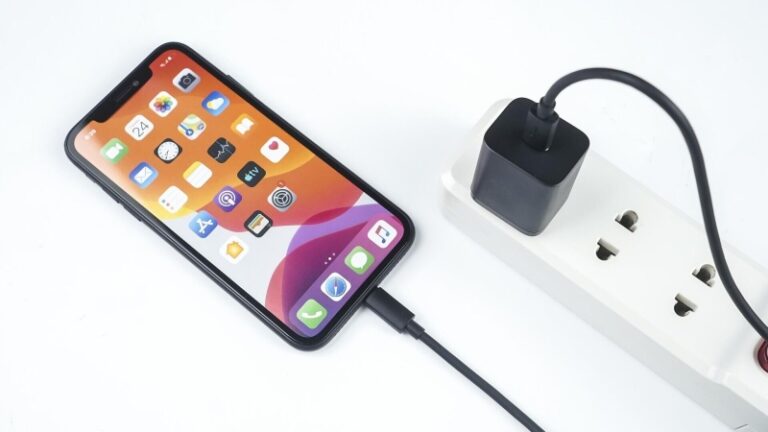 Спасатели дали советы по безопасной зарядке гаджетов