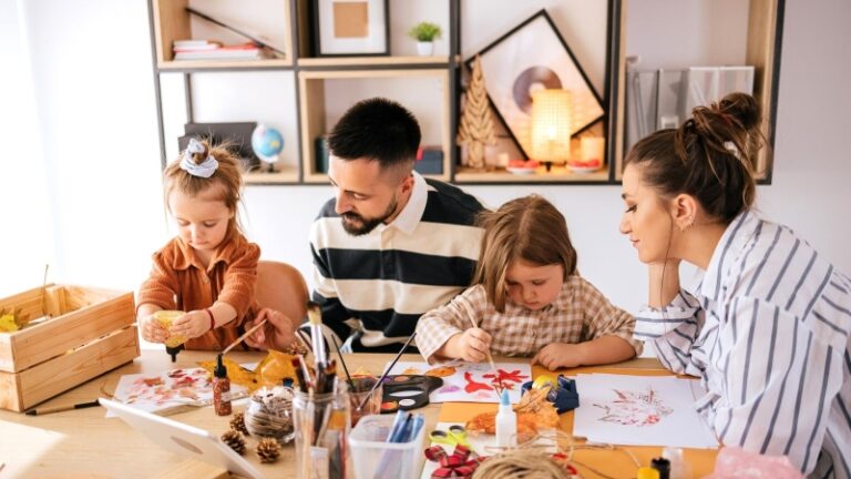 Из бисера или фетра: как сделать символ 2025 года змею своими руками