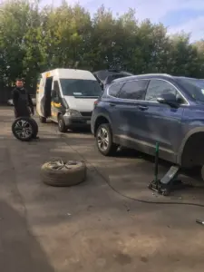 Выездной шиномонтаж у метро Водный Стадион: круглосуточная помощь на дороге