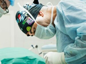 Почему стоит обратиться в клинику хирургии?