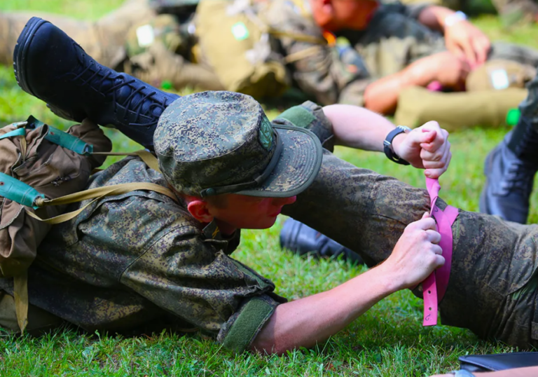 Курс молодого бойца: основы военной подготовки и выживания в экстремальных ситуациях