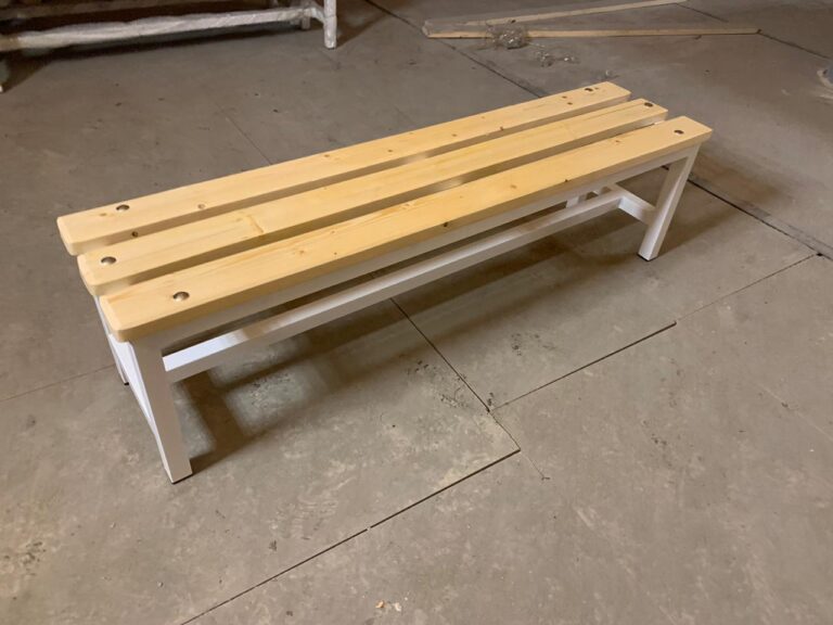 Удобные, эргономичные и долговечные скамейки для спортивных раздевалок