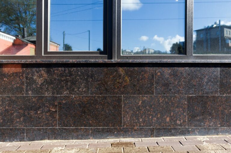 Тренды в дизайне фасадов с натуральным камнем