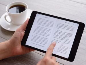 Романы о любви: почему стоит читать их онлайн