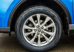 Шины 235/55 R17: для каких автомобилей подходят и как правильно применять