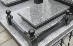 Почему выбирают гранитные памятники: прочность и красота на века