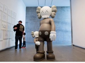 чому фигурки KAWS take стали культовыми: история успиха