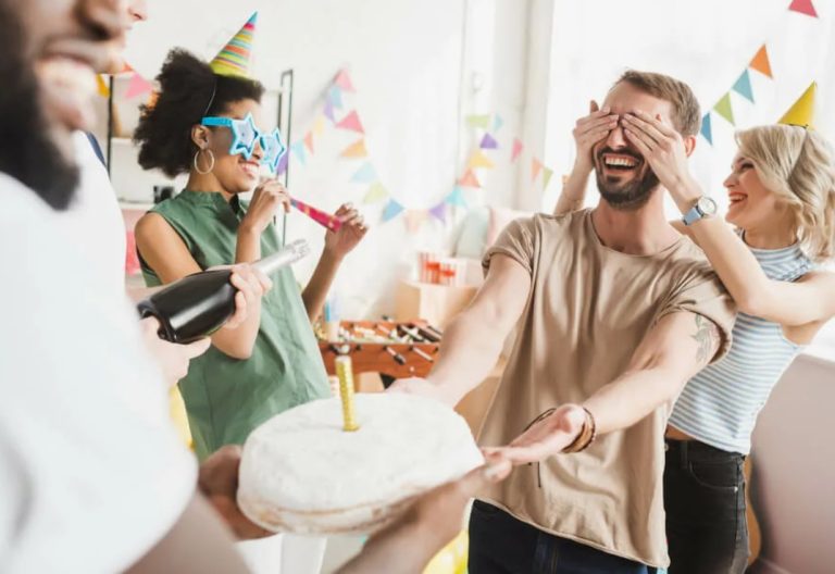 День рождения для взрослых: как устроить праздник, который запомнится