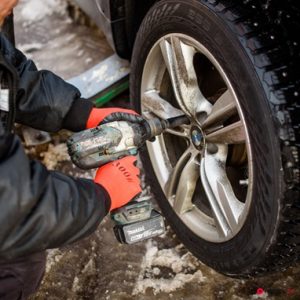 Мотошиномонтаж: почему важно доверить замену колёс профессионалам